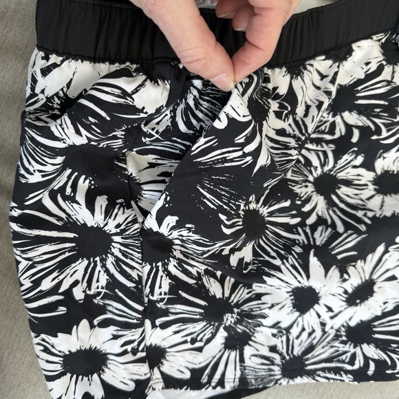 Chubbies The Resort Swim Trunks Shorts Mens XL Black White Flower 4" Mesh Liner - Picture 15 of 15